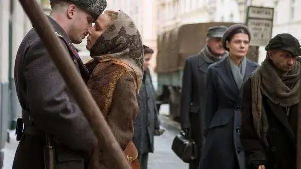 child-44-tom-hardy-noomi-rapace-wallpaper_2140660290