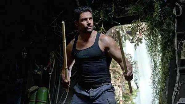 manu bennett